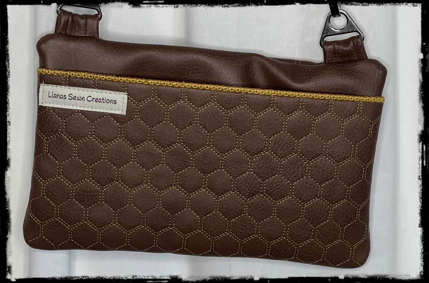 QUEEN BEE CROSSBODY PURSE