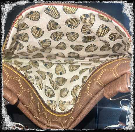 QUEEN BEE CROSSBODY PURSE